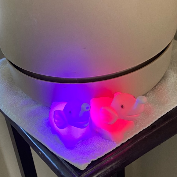 Pair of light up Elephants - Picture 3 of 15